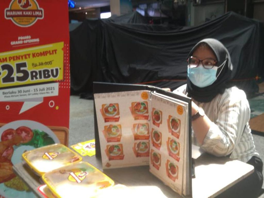 Pengunjung Sepi, Gerai Makanan di Plaza Atrium Jakpus Buka Stan Dadakan Pengunjung Sepi, Gerai Makanan di Plaza Atrium Jakpus Buka Stan Dadakan
