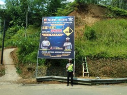 Jelang Musim Hujan, Titik Rawan Longsor di Tasikmalaya Dipasang Baliho Imbauan