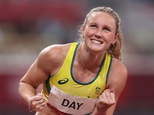 Tak Ada Sponsor ke Olimpiade, Atlet Ini Cari Dana Sendiri Kerja di Supermarket