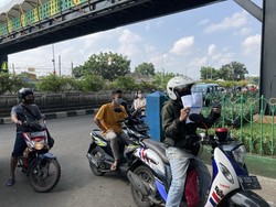 Masih Ada Warga Tak Tahu Kebijakan Wajib Bawa Bukti Vaksin di Pasar Minggu