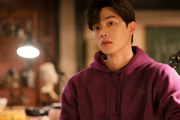 Selalu Tampak Kesepian