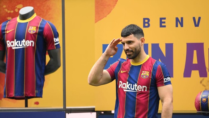 BARCELONA, SPAIN - MAY 31: Sergio Aguero reacts as he is presented as a Barcelona player at the Camp Nou Stadium on May 31, 2021 in Barcelona, Spain. (Photo by David Ramos/Getty Images)