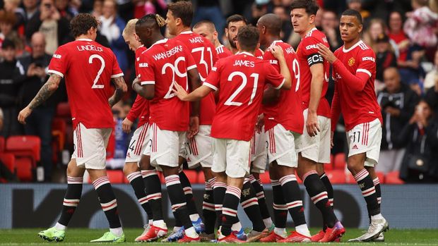 Soccer Football - Pre Season Friendly - Manchester United v Everton - Old Trafford, Manchester, Britain - August 7, 2021  Manchester United's Harry Maguire celebrates scoring their second goal with teammates Action Images via Reuters/Lee Smith