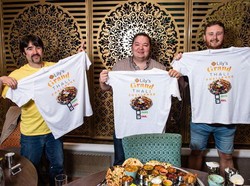 Kalau Bisa Habiskan 7 Kg Kari, Restoran Ini Bakal Beri Kamu Uang Tunai!