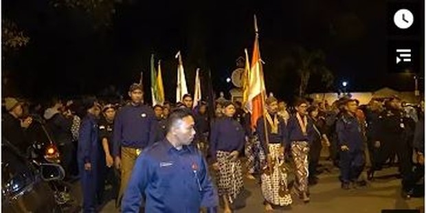 Tradisi Mubeng Beteng