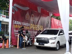 Polres Jaksel Buka Vaksin Drive Thru, Targetkan 400 Orang Divaksin Per Hari
