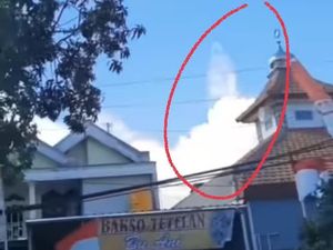 Kata BMKG soal Awan Mirip Sosok Sedang Berdiri di Surabaya