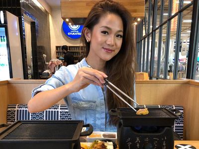 10 Potret Lidya, Pacar Cantik Nobu Saat Hangout di Kafe