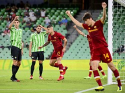 Roma Dibantai Betis, Mourinho dan Tiga Pemain Diganjar Kartu Merah