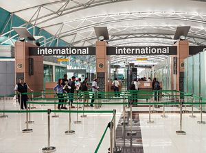 DKI Jakarta PPKM Level 4, WNA Asal China kok Tetap Bisa Masuk? DKI Jakarta PPKM Level 4, WNA Asal China kok Tetap Bisa Masuk?