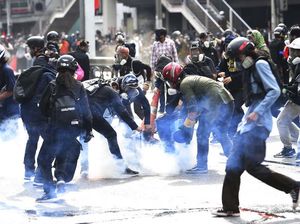 Gunakan Peluru Karet, Polisi Thailand Bubarkan Demonstran Anti-Pemerintah