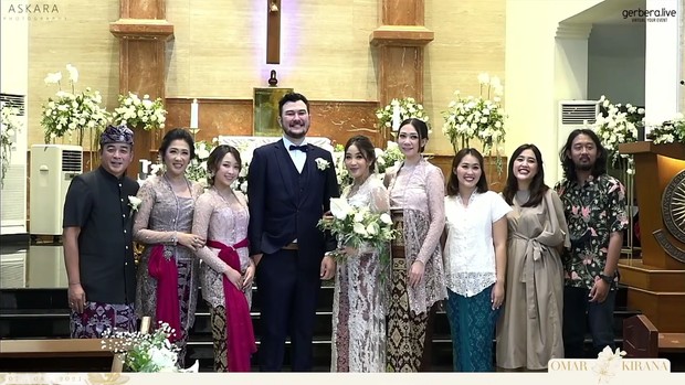 Dita Karang Menghadiri Pernikahan Kakaknya/Foto: Youtube Kirana Karang