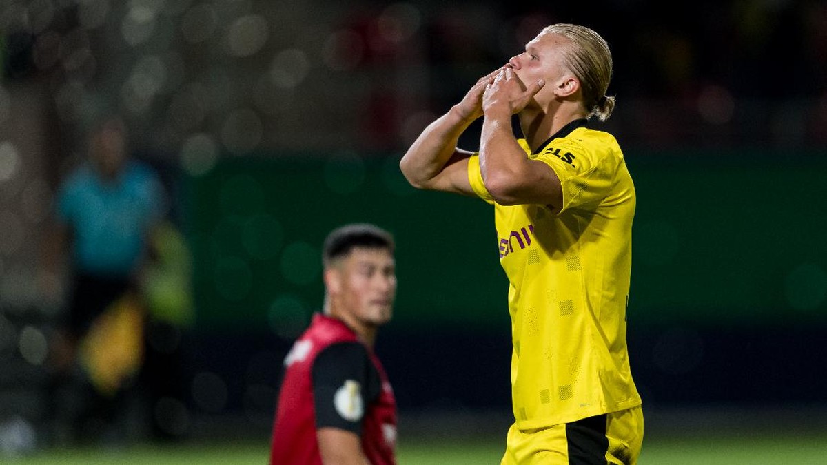 Erling Haaland menjadi bintang kemenangan Borussia Dortmund. (Foto: Getty Images/Alexander Scheuber)
