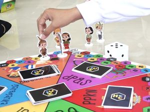 Belajar Sambil Bermain, Mahasiswa Unusa Ciptakan Permainan Edukasi Anak