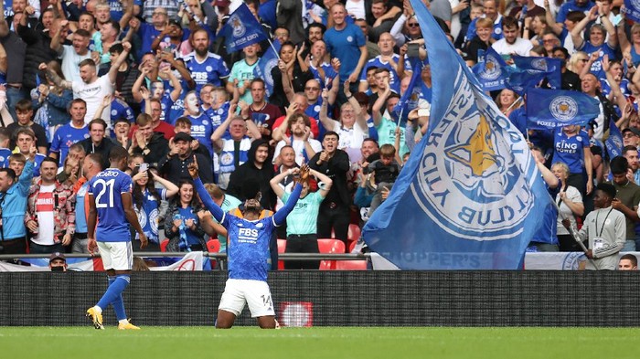 LONDON, ENGLAND - AUGUST 07: Kelechi Iheanacho of Leicester City celebrates after scoring their sides first goal during The FA Community Shield Final between Manchester City and Leicester City at Wembley Stadium on August 07, 2021 in London, England. (Photo by Catherine Ivill/Getty Images)