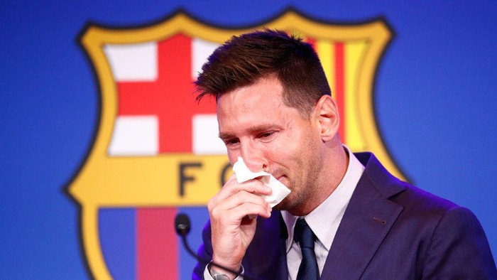 BARCELONA, SPAIN - AUGUST 08: Lionel Messi of FC Barcelona faces the media during a press conference at Nou Camp on August 08, 2021 in Barcelona, Spain. (Photo by Eric Alonso/Getty Images)
