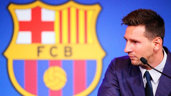 BARCELONA, SPAIN - AUGUST 08: Lionel Messi of FC Barcelona faces the media during a press conference at Nou Camp on August 08, 2021 in Barcelona, Spain. (Photo by Eric Alonso/Getty Images)