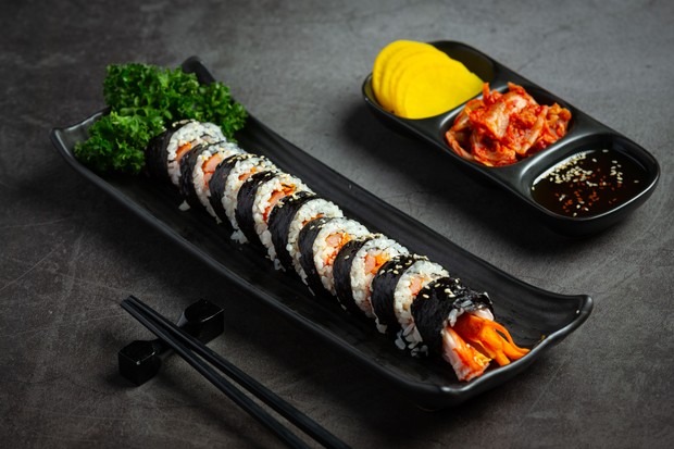 Makanan korea kimbap/ sumber: freepik.com/ jcomp Makanan korea kimbap
