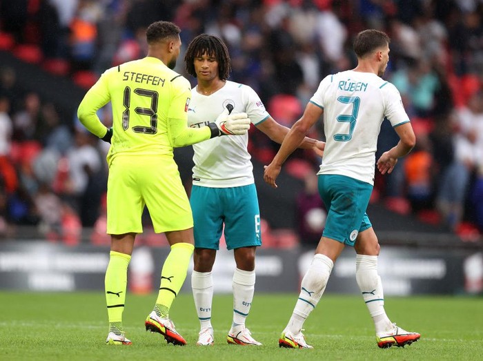 LONDON, ENGLAND - AUGUST 07: Zack Steffen of Manchester City interacts with Nathan Ake and Ruben Dias during The FA Community Shield Final between Manchester City and Leicester City at Wembley Stadium on August 07, 2021 in London, England. (Photo by Catherine Ivill/Getty Images)
