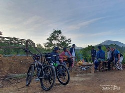 Menikmati Oemah Kayu Embun yang Cantik di Bukit Barisan Jambi