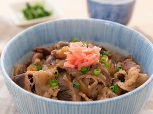 Resep Beef Bowl ala Yoshinoya yang Gurih Manis Bumbunya Resep Beef Bowl ala Yoshinoya yang Gurih Manis Bumbunya