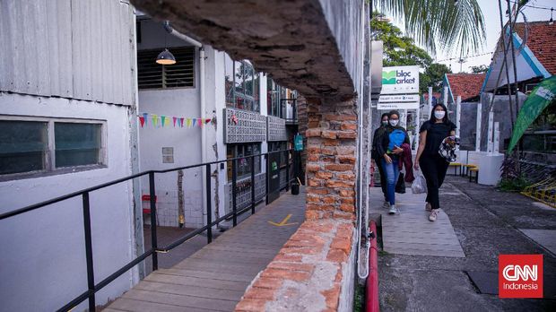 Kawasan M Bloc Space yang sepi pengunjung, Sabtu (7/8/2021). (CNN Indonesia/Adi Maulana)