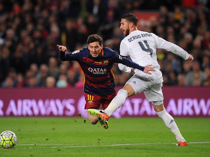 BARCELONA, SPAIN - APRIL 02:  Sergio Ramos of Real Madrid CF battles for the ball with Lionel Messi of FC Barcelona during the La Liga match between FC Barcelona and Real Madrid CF at Camp Nou on April 2, 2016 in Barcelona, Spain.  (Photo by Alex Caparros/Getty Images)