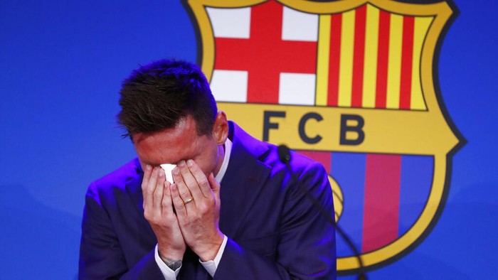 The statue of Barcelonas former player and coach Johan Cruyff, in front of a mural of Lionel Messi outside the Camp Nou stadium in Barcelona, Spain, Thursday, Aug. 5, 2021. Barcelona announced Thursday that Messi will not stay with the club, saying that the Spanish leagues financial regulations made it impossible to sign the Argentina star to a new contract. (AP Photo/Joan Monfort)