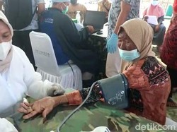 Kejar Target Vaksinasi, TNI Serbu Warga Pesisir Karawang