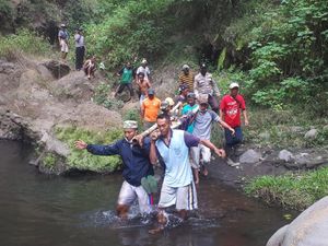 Seorang Wisatawan Tewas Terjatuh di Air Terjun Triban Lereng Bromo