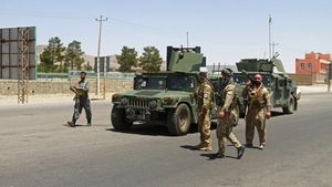 Taliban Mengganas, Militer Afghanistan Patroli di Jalan-jalan