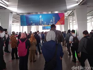 Ada Pemeriksaan STRP, Antrean Calon Penumpang KRL Mengular di Stasiun Bogor