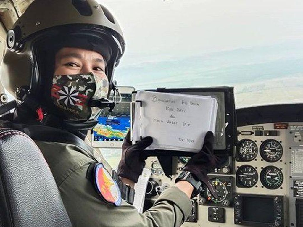 Bangga! Putri Penjual Jagung Bakar Ini Jadi Pilot Wanita Pertama TNI AD