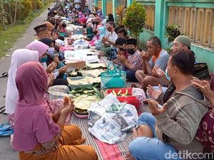 Baritan Jelang Suroan Digelar di Blitar, Doanya Seragam Terbebas dari Corona Baritan Jelang Suroan Digelar di Blitar, Doanya Seragam Terbebas dari Corona