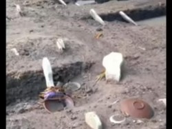 Ketika Belasan Kuburan Baru di Ngawi Ambles Setelah Terendam Banjir