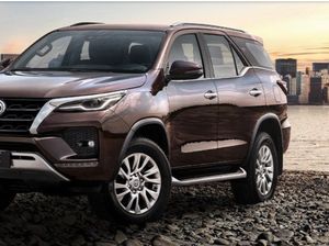 Ada-ada Saja, Pria Ini Pasang Toilet di Toyota Fortuner Miliknya