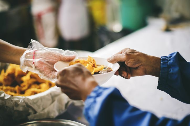 Bersedekah Makanan dan Diunggah di Medsos, Ini Hukumnya dalam Islam