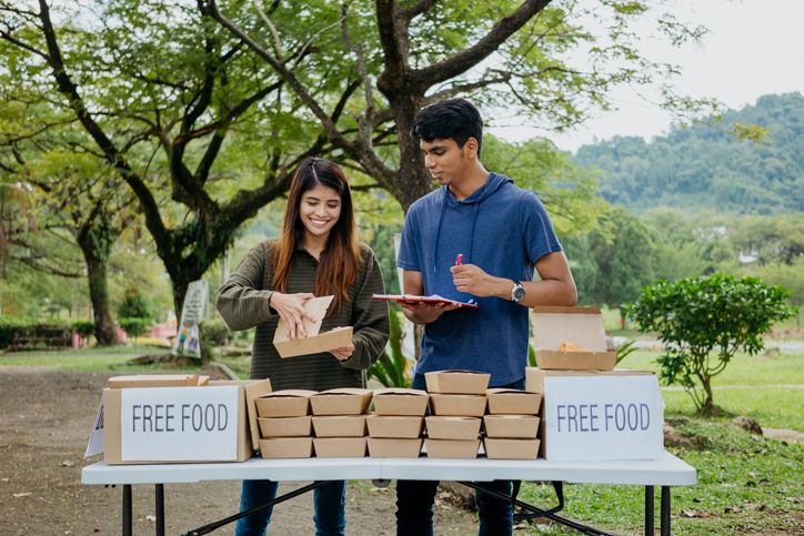 Bersedekah Makanan dan Diunggah di Medsos, Ini Hukumnya dalam Islam