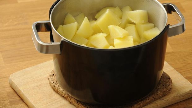 ilustrasi kentang rebus, boiled potato