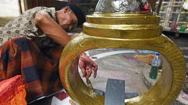 Replika Cincin Kalimaya Ukuran Jumbo Ini dari Barang Bekas Lho...