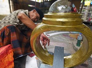 Replika Cincin Kalimaya Ukuran Jumbo Ini dari Barang Bekas Lho...