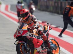 Sialnya Marc Marquez: Pimpin Balapan, Ganti Motor, Lalu Crash