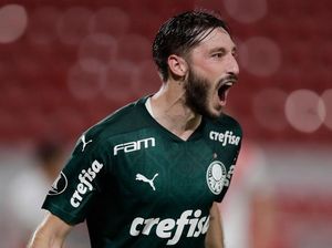 Roma Rekrut Bek Uruguay Matias Vina