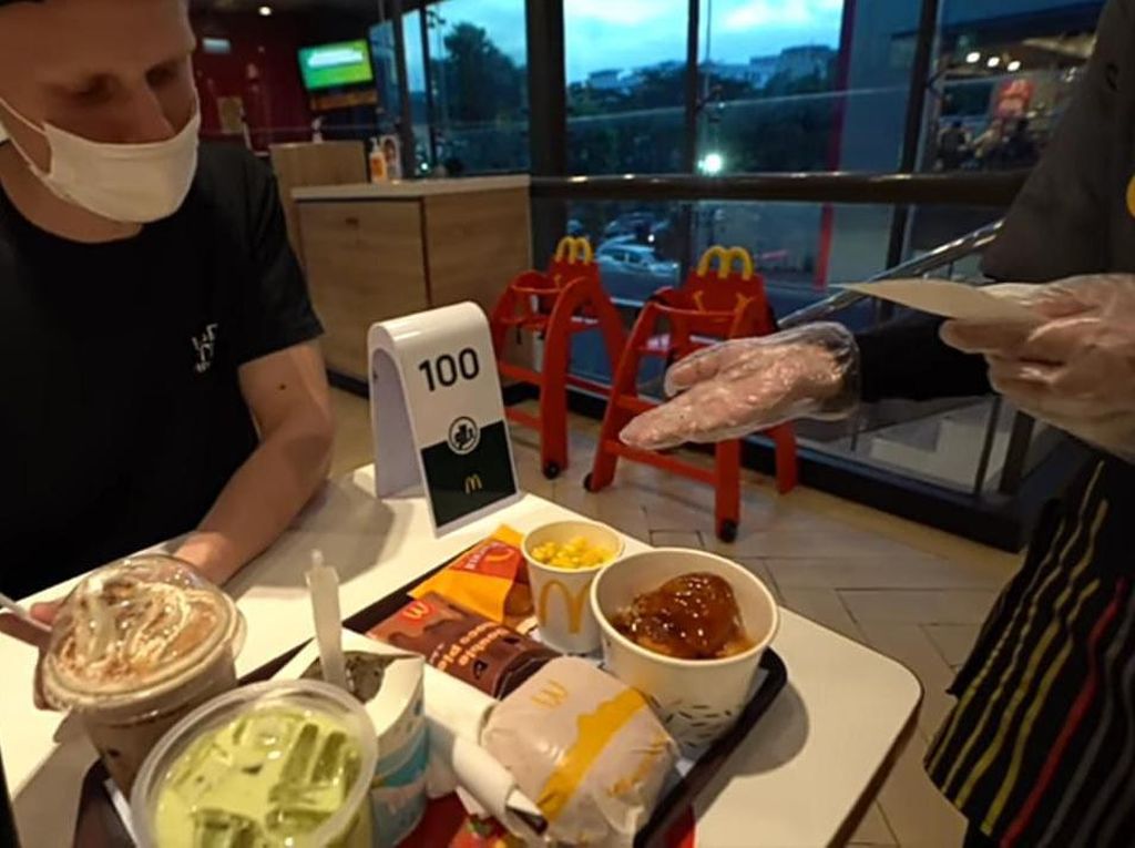 Cicip Menu McDonalds di Indonesia, Bule Jerman Ini Terpesona Rasanya