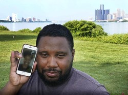 Meski Cuma Terpisah 15 Menit Perjalanan, Pasangan Ini Harus LDR