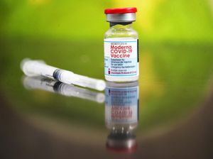 Vaksinasi Dosis Ketiga bagi Nakes Capai 60,74%