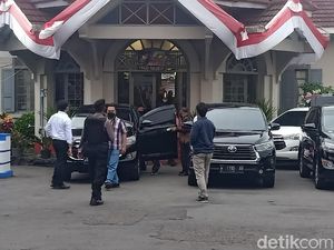 Kantor Dinas PUPR Banjarnegara Digeledah 7 Jam, Kadis Tolak Komentar Kantor Dinas PUPR Banjarnegara Digeledah 7 Jam, Kadis Tolak Komentar