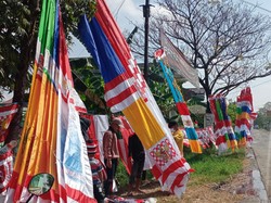 Penjual Pernak-pernik Agustusan Keluhkan Sepinya Pembeli