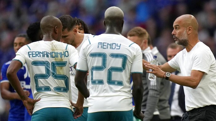 Manchester Citys head coach Pep Guardiola, right, gives instructions to his players during the English FA Community Shield soccer match between Leicester City and Manchester City at Wembley stadium, in London, Saturday, Aug. 7, 2021. (AP Photo/Alastair Grant)