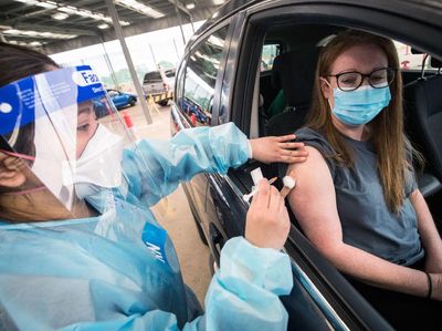 Pertama di Australia, Warga Victoria Bisa Vaksin Corona Drive Thru
